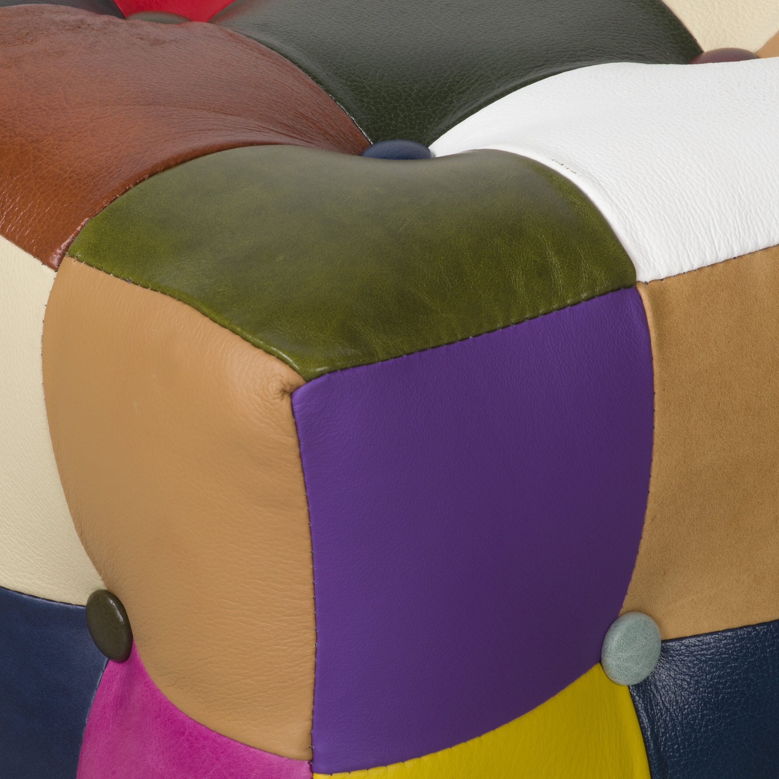 ROYAL_SOFA_Pufa_Kostka_skóra_Patchwork (4)-min