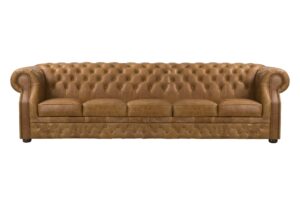 Elegancka skórzana sofa w kolorze brązowym.